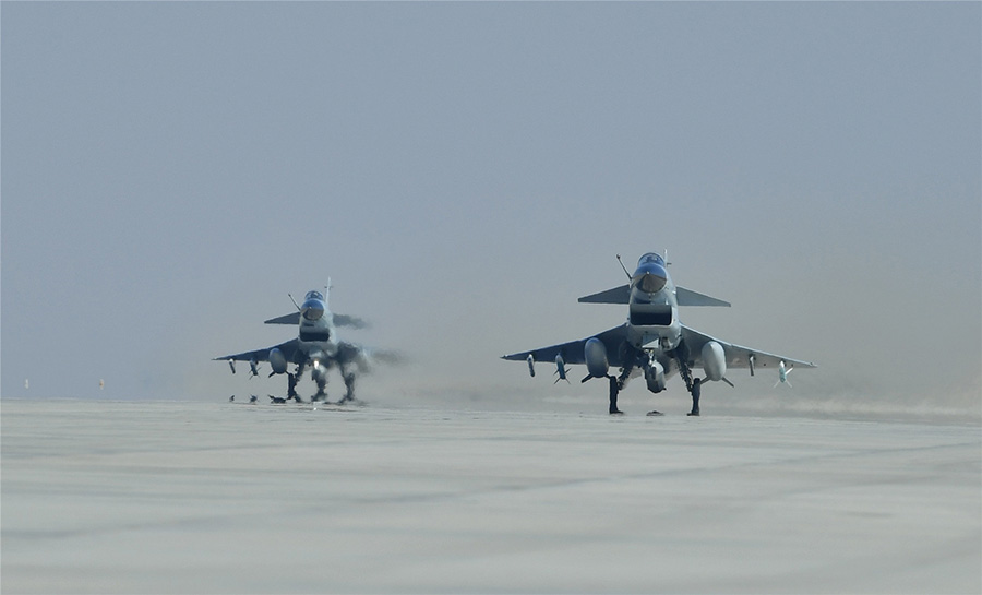 Em imagens: For?a Aérea conduz exercícios militares “Espada Vermelha-2016”