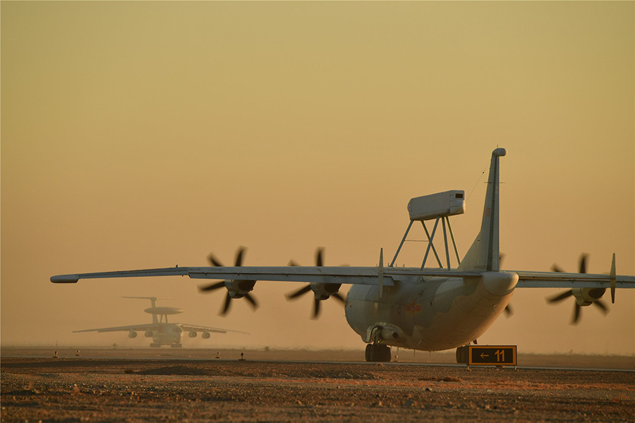 Em imagens: For?a Aérea conduz exercícios militares “Espada Vermelha-2016”