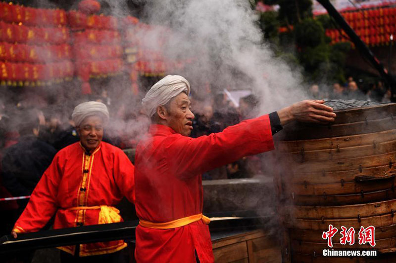 Chongqing celebra chegada do Ano Novo com realiza??o de um banquete de “mil metros”
