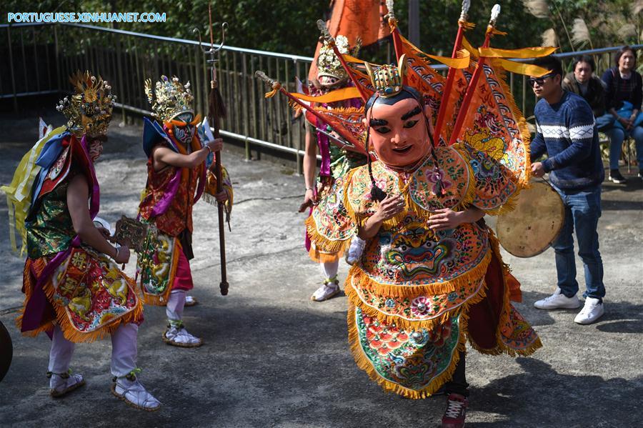 Apresenta??o de arte popular é realizada em comemora??o ao Festival da Primavera em Taiwan