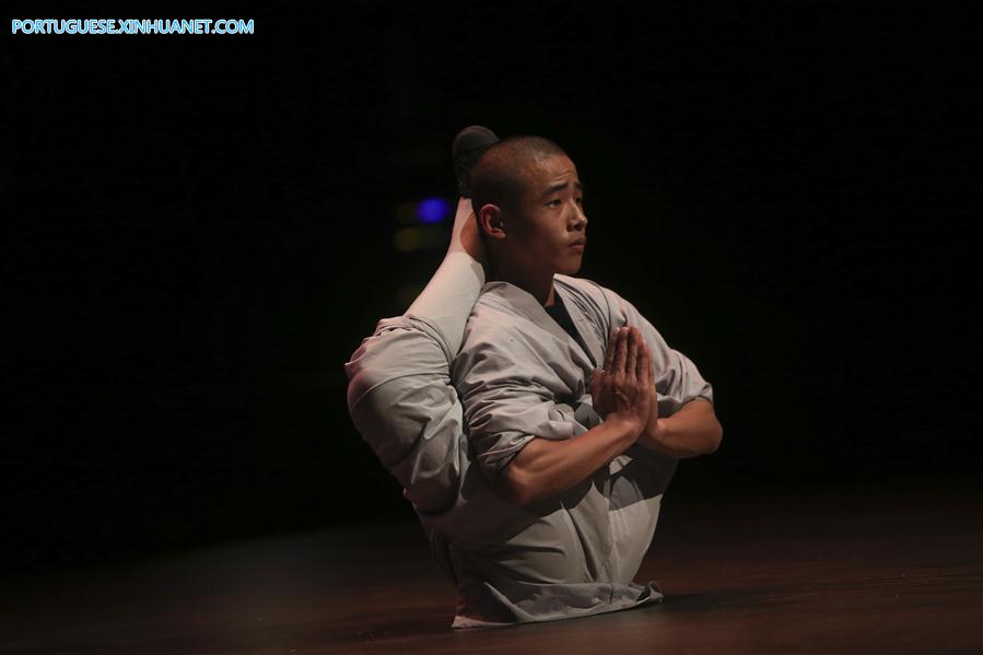 Monges do Templo Shaolin fazem apresenta??o na Palestina