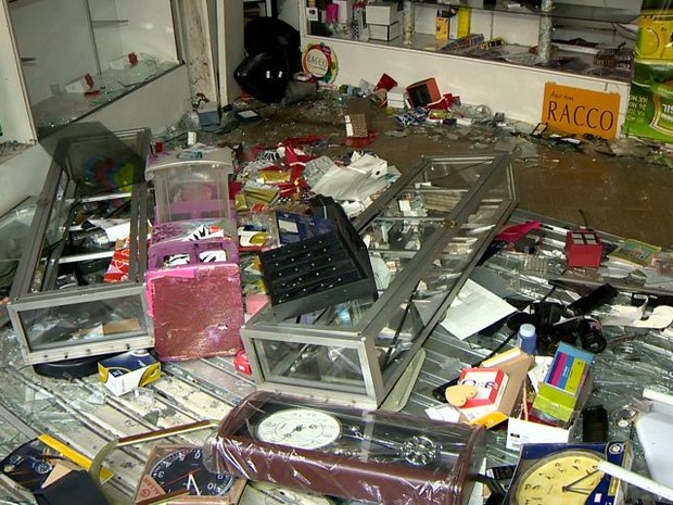 Brasil: Exército n?o evita paralisa??o de Grande Vitória por familiares da Polícia Militar em greve