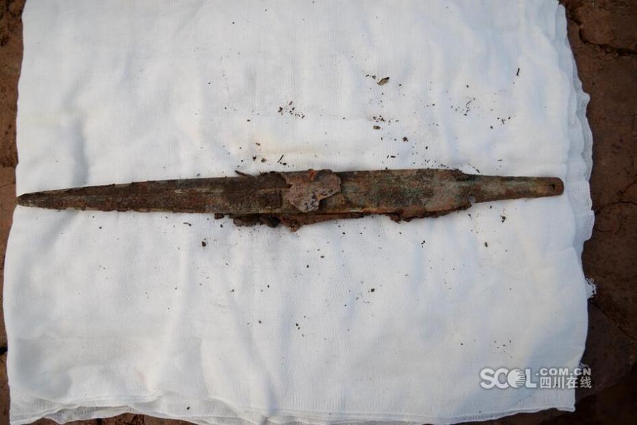 Conjunto de caix?es em forma de barco com 2200 anos descobertos na província de Sichuan