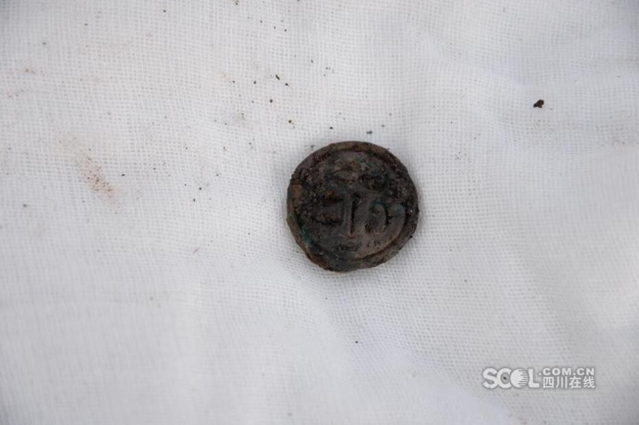 Conjunto de caix?es em forma de barco com 2200 anos descobertos na província de Sichuan