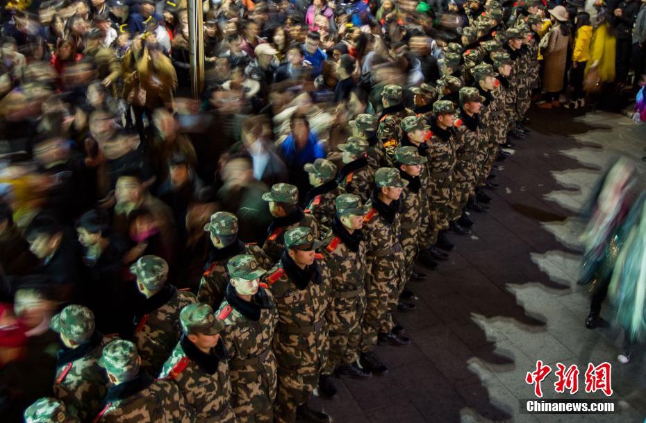 Feira de Lanternas em Nanjing com 600 mil visitantes em apenas um dia