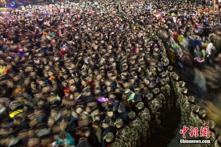 Feira de Lanternas em Nanjing com 600 mil visitantes em apenas um dia