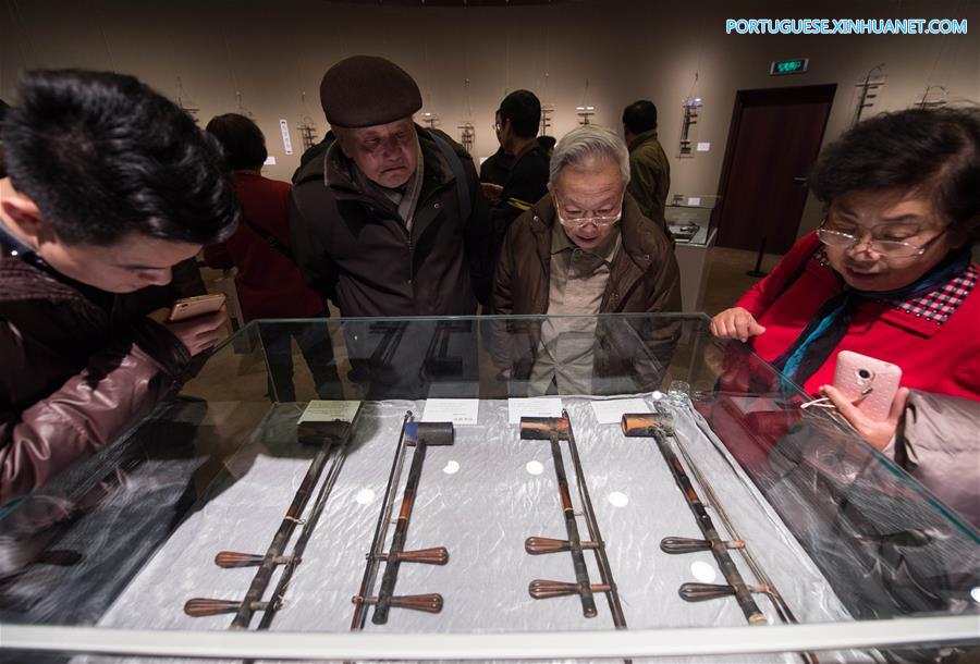 Exposi??o em Beijing exibe Jinhu, instrumento musical tradicional chinês
