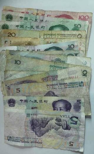 Crian?a danifica automóvel e deixa pedido de desculpa com dinheiro, dono retribui gesto com apoio financeiro para estudos