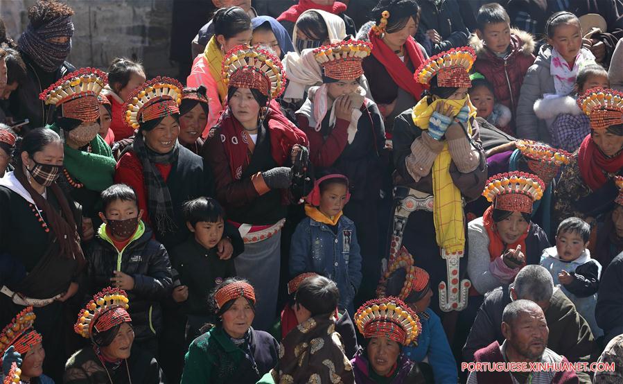 Chapéu feminino tradicional é heran?a familiar em Sichuan