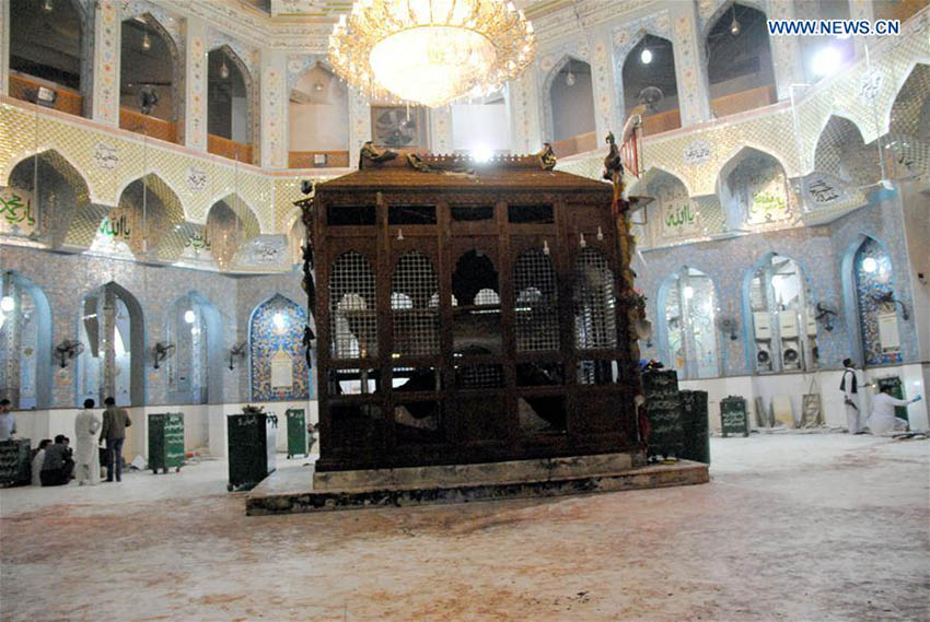 Número de vítimas mortais da explos?o em santuário no Paquist?o sobe para 72