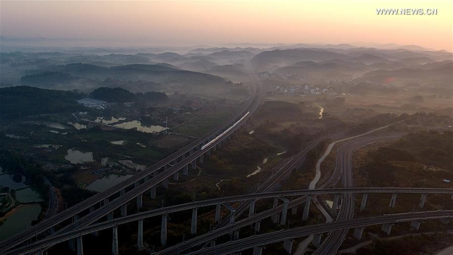 China construirá mais de 2.000 km de linhas ferroviárias de alta velocidade em Guangxi