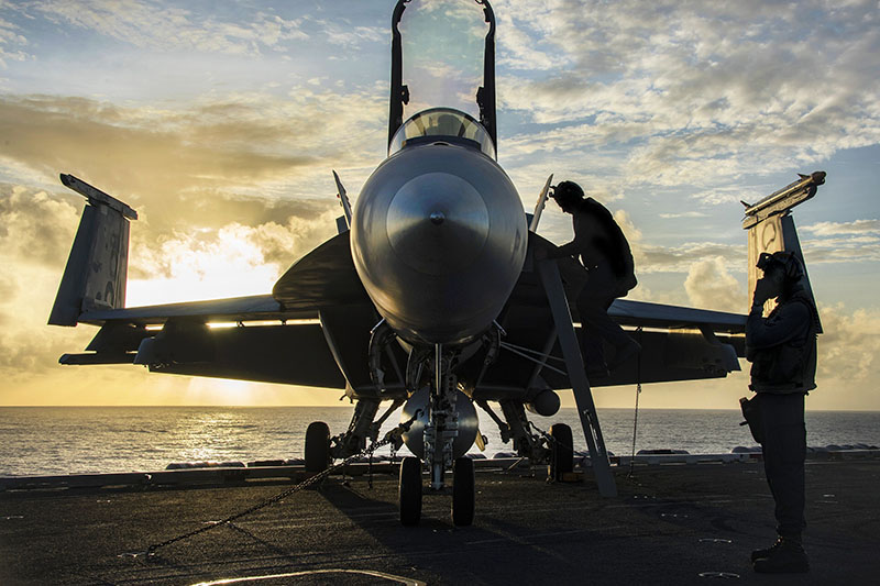 Grupo de porta-avi?es dos EUA entra no Mar do Sul da China