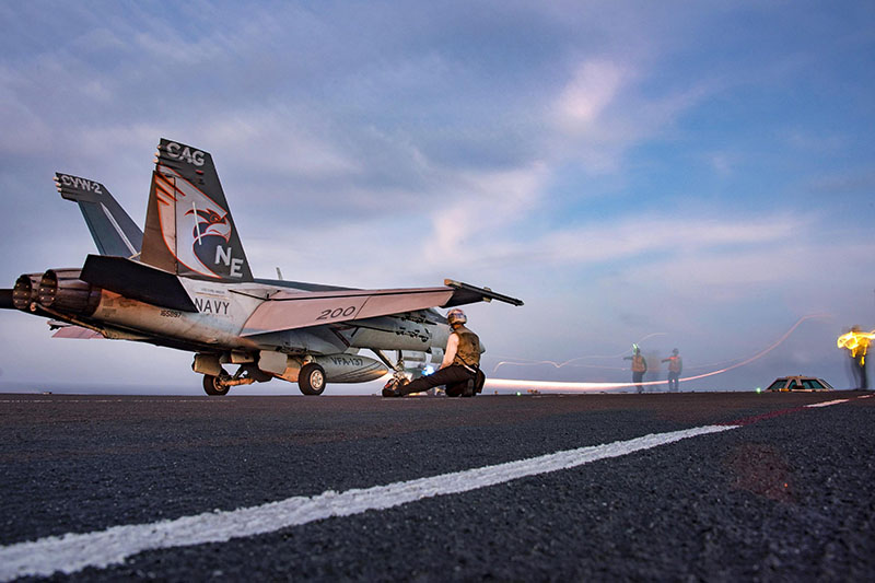 Grupo de porta-avi?es dos EUA entra no Mar do Sul da China