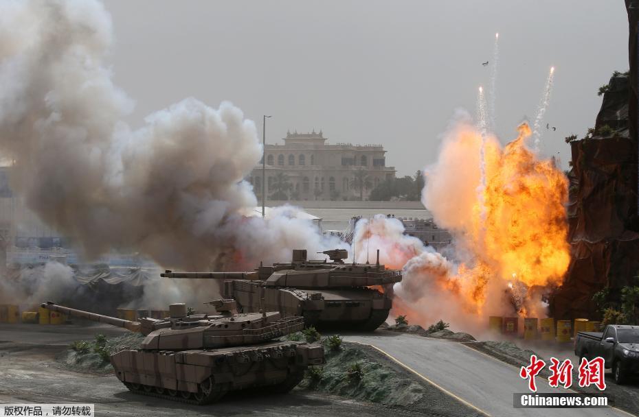 Galeria: Cerimónia de abertura da 13a Exibi??o Internacional de Defesa em Abu Dhabi 