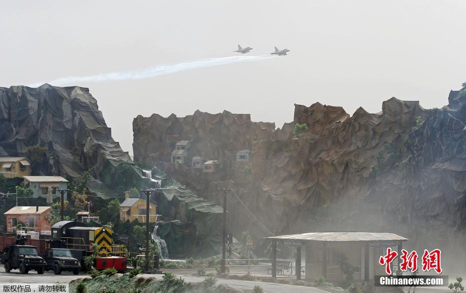 Galeria: Cerimónia de abertura da 13a Exibi??o Internacional de Defesa em Abu Dhabi 