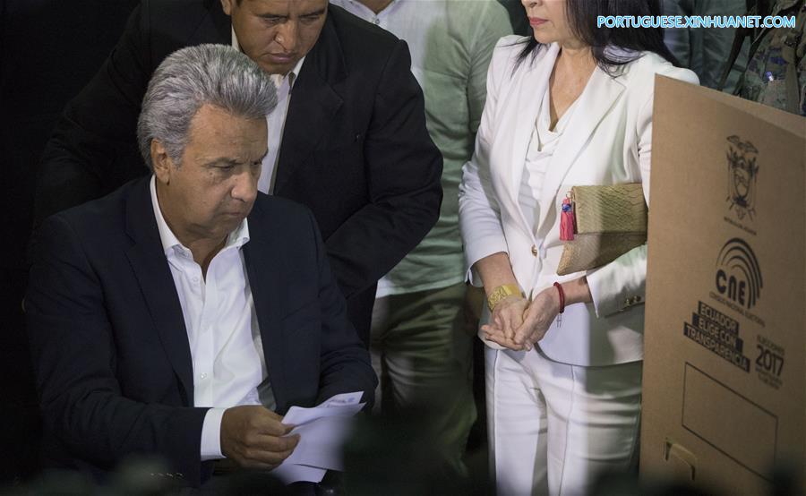 Equatorianos v?o às urnas para eleger novo presidente