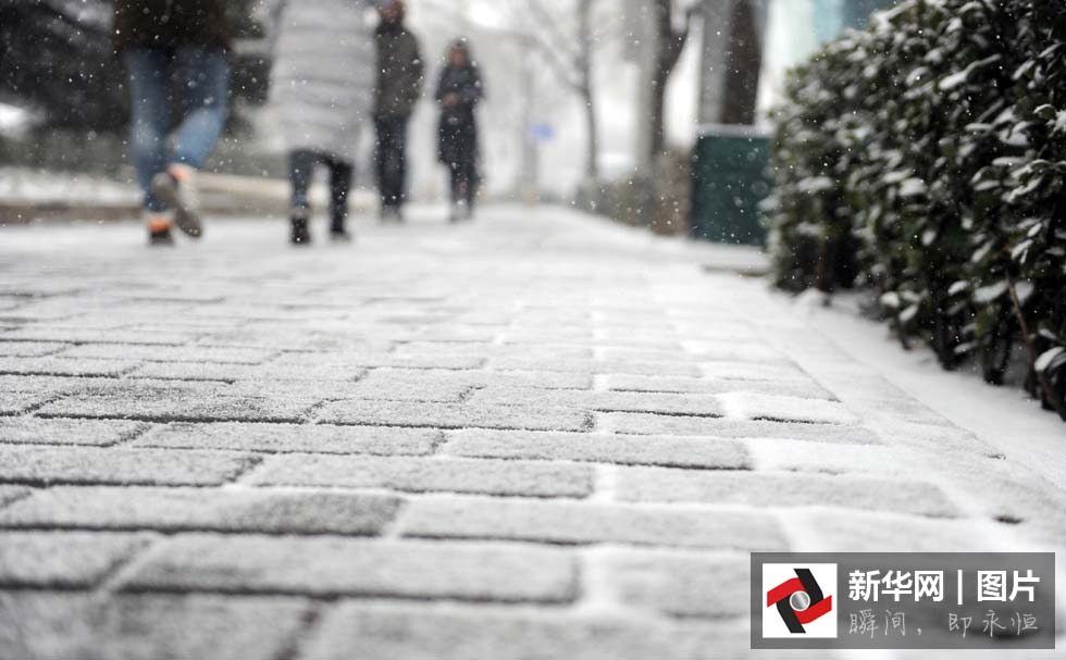 Beijing pintada de branco na primeira queda de neve da primavera
