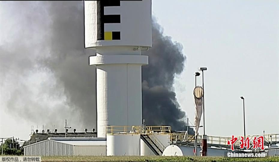 Avi?o com 5 passageiros se despenha junto a centro comercial na Austrália e deixa mortos