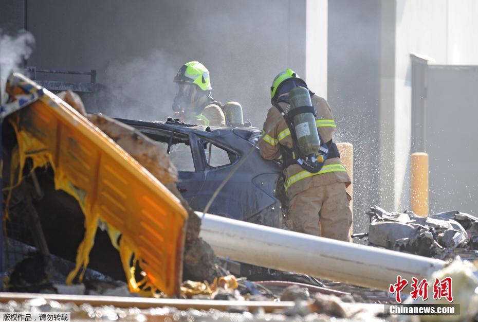 Avi?o com 5 passageiros se despenha junto a centro comercial na Austrália e deixa mortos