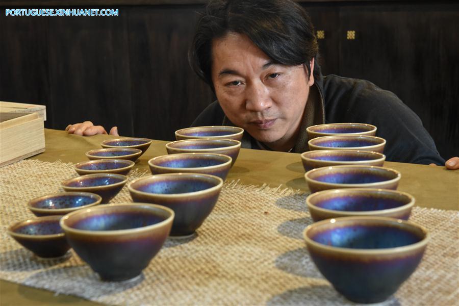 Produ??o de porcelanas tenmoku em Nova Taipei