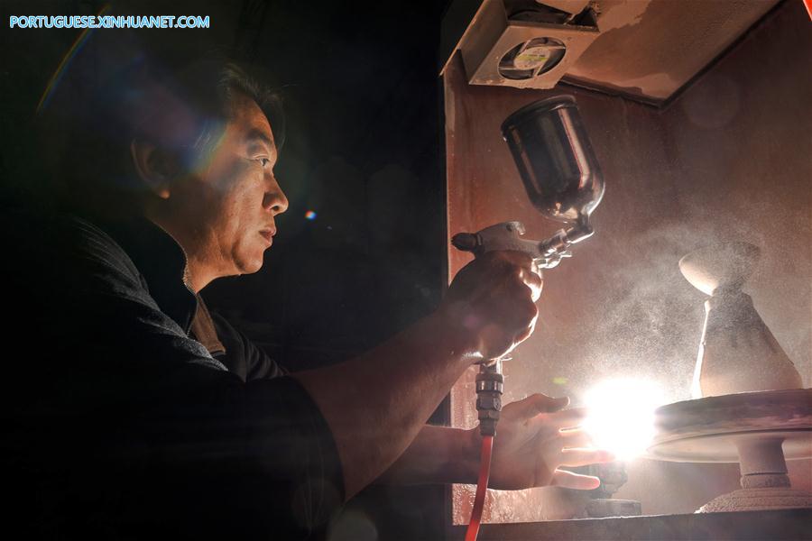 Produ??o de porcelanas tenmoku em Nova Taipei