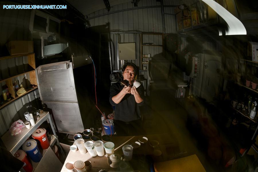 Produ??o de porcelanas tenmoku em Nova Taipei