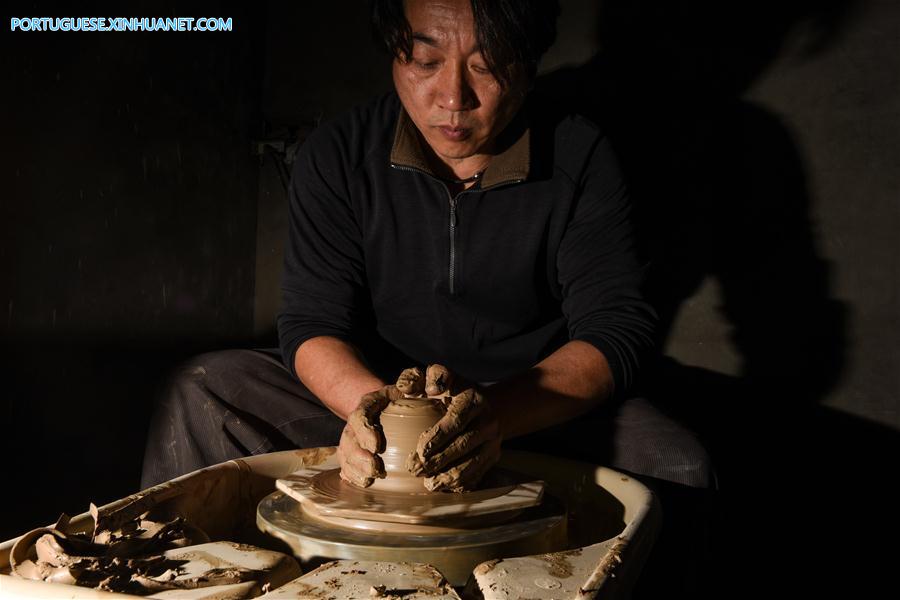 Produ??o de porcelanas tenmoku em Nova Taipei