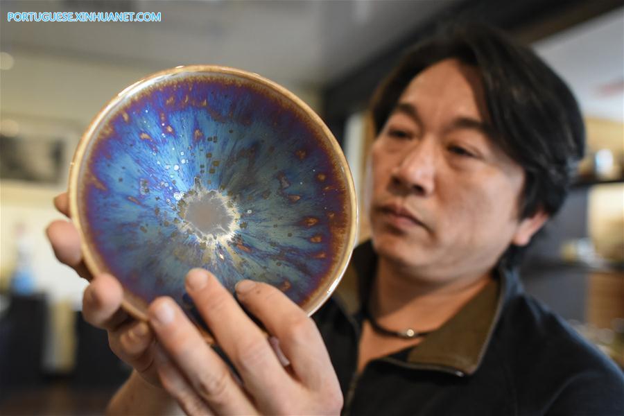 Produ??o de porcelanas tenmoku em Nova Taipei