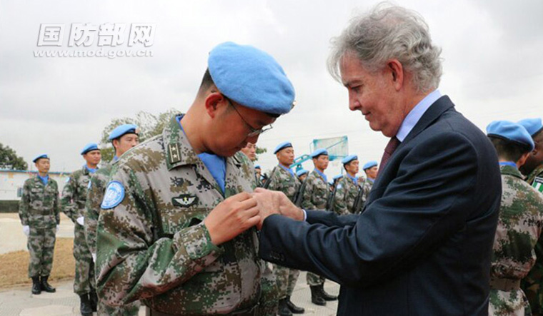 Miss?o chinesa na Libéria recebe Medalha da Paz