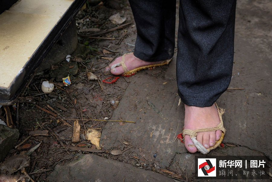 Gar?om profissional entrega 300 mil pratos com técnica invulgar ao longo de 38 anos