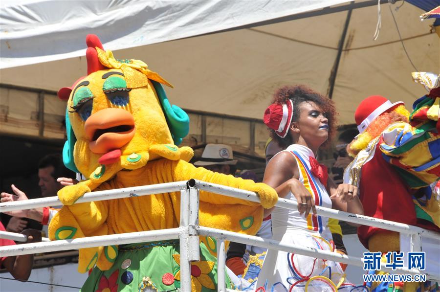 Elementos chineses do Ano do Galo em destaque no carnaval do Recife
