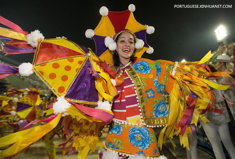 Desfiles das escolas de samba do Rio de Janeiro em imagens