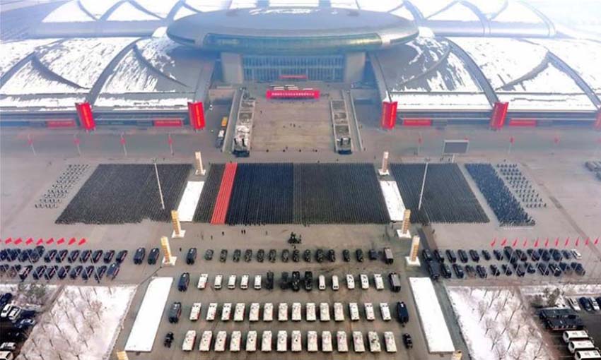 100 Mil policiais armados organizados para combate ao terrorismo em Xinjiang