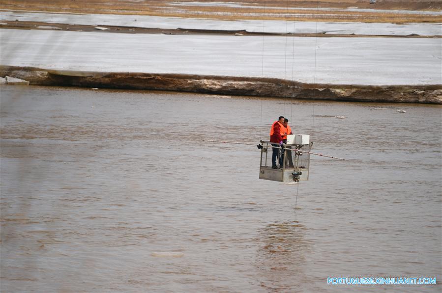 Rio Amarelo come?a a descongelar na se??o da Mongólia Interior, no norte da China