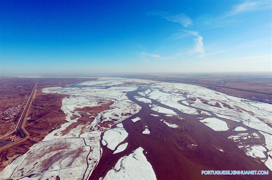 Rio Amarelo come?a a descongelar na se??o da Mongólia Interior, no norte da China