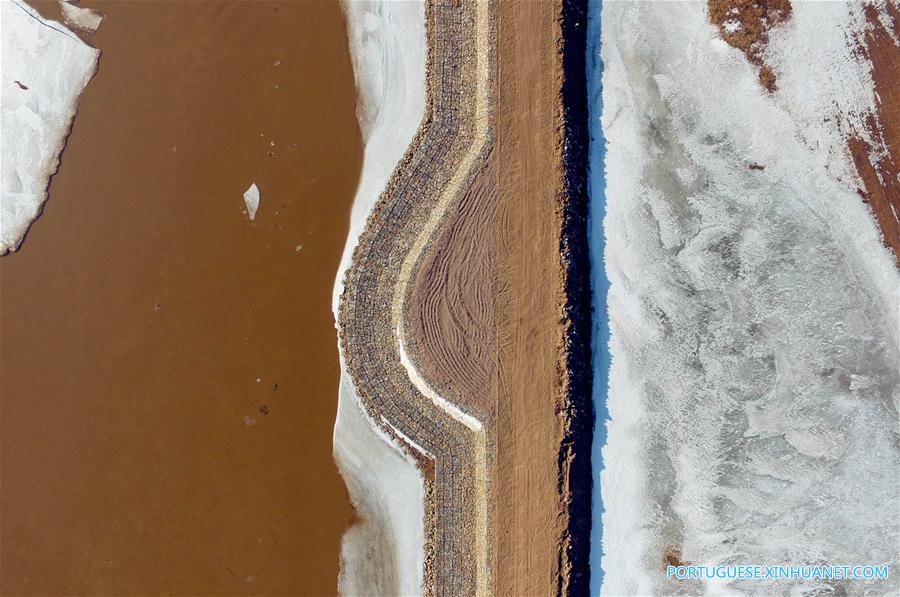 Rio Amarelo come?a a descongelar na se??o da Mongólia Interior, no norte da China