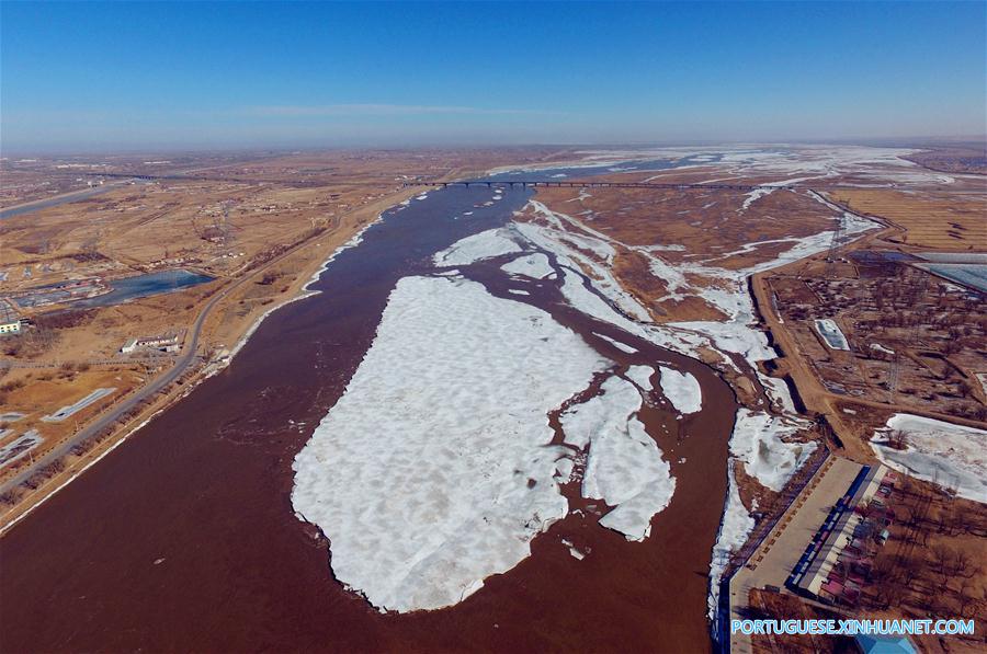 Rio Amarelo come?a a descongelar na se??o da Mongólia Interior, no norte da China