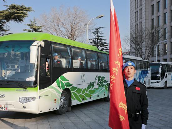 Equipe chinesa de manuten??o da paz parte para Libéria
