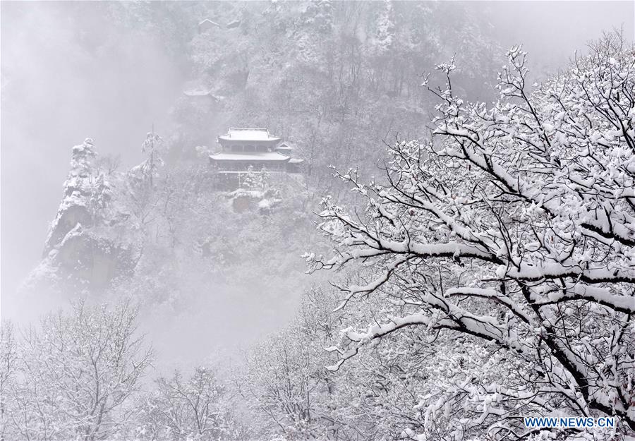 Tempestade de neve atinge oeste da China