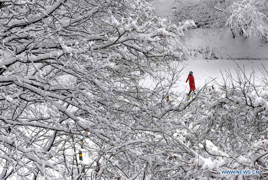 Tempestade de neve atinge oeste da China