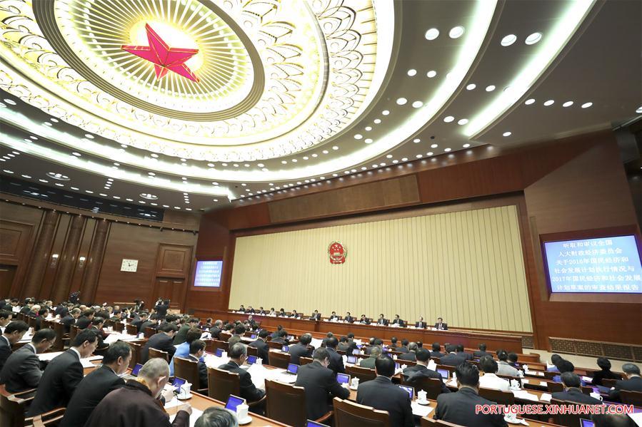 Presidência da sess?o legislativa anual da China revisa documentos importantes