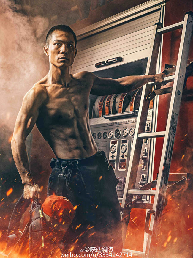 Calendário com bombeiros chineses atrai f?s japoneses