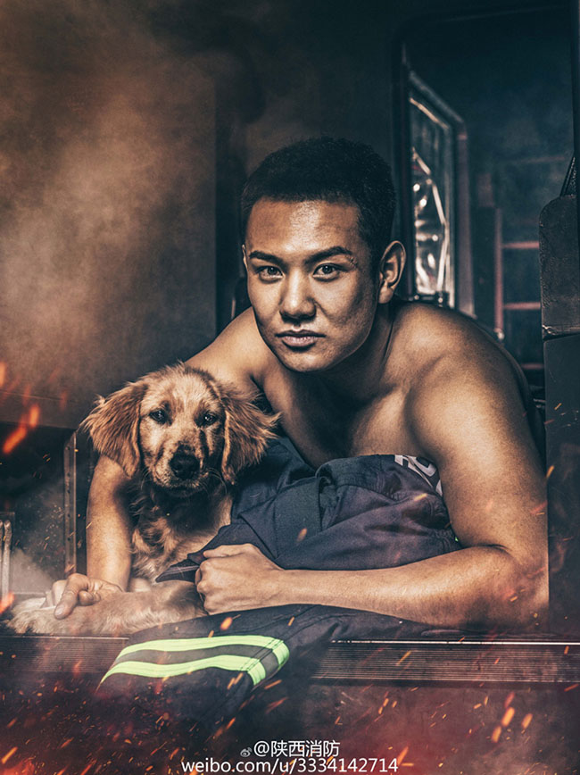 Calendário com bombeiros chineses atrai f?s japoneses