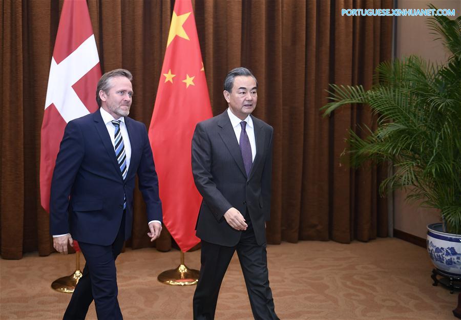 Chanceler chinês mantém conversa??es com homólogo dinamarquês