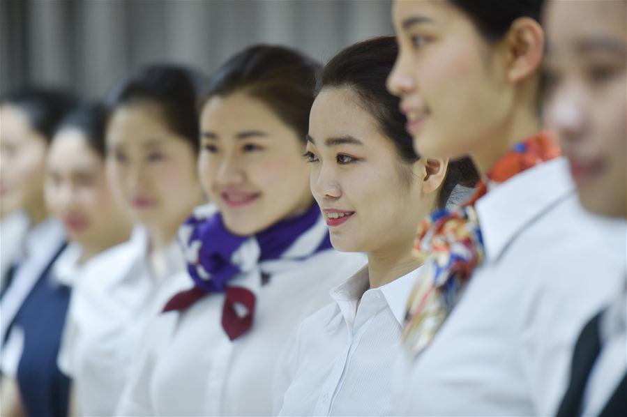 Estudantes participam de teste de recrutamento da Xiamen Airlines em Fuzhou