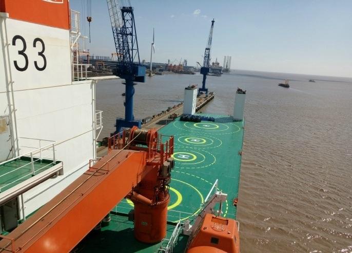 Primeiro navio chinês semi-submersível de utiliza??o militar e civil de 50 mil toneladas entra em opera??o