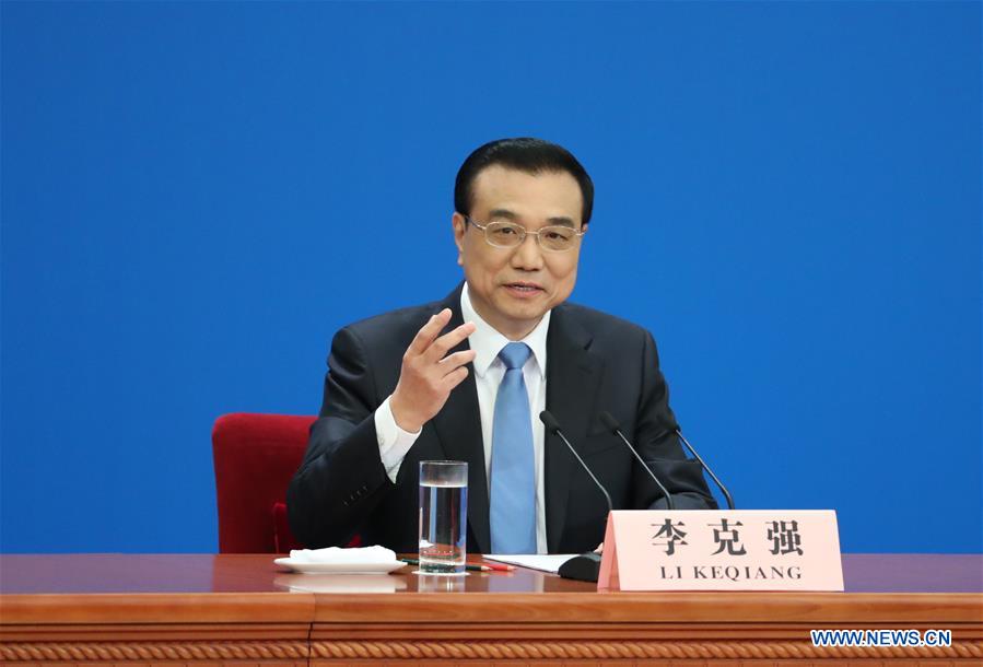 Galeria: Primeiro-ministro chinês Li Keqiang conversa com imprensa