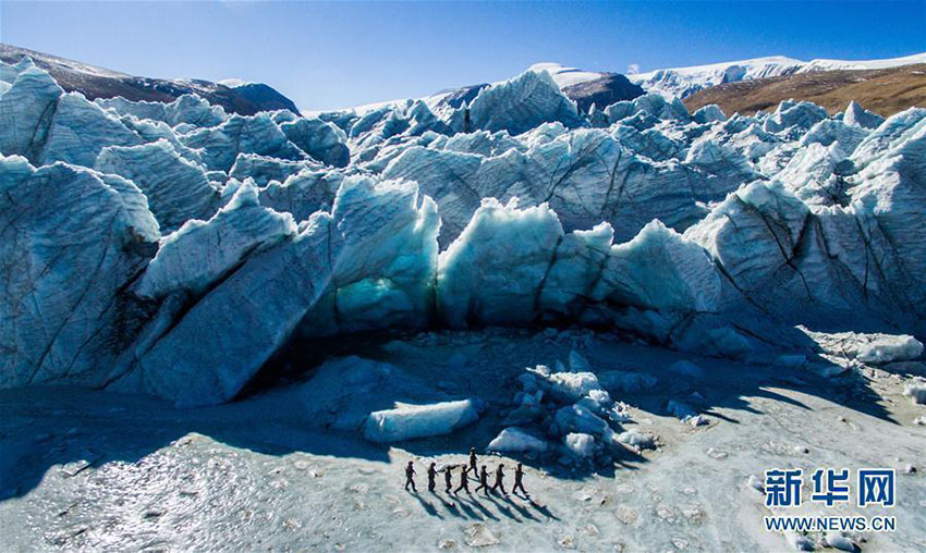 Soldados de fronteira patrulham distrito mais alto da China