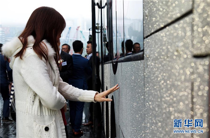 Hong Kong lan?a ?nibus-restaurante para promover turismo