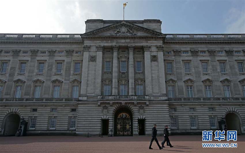 Rainha Elizabeth assina lei que autoriza ativa??o do Brexit